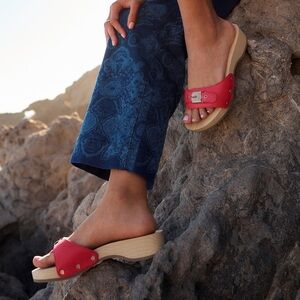 Vintage cherry red Dr. Scholl’s wood clogs exercise sandals 9 made in Italy